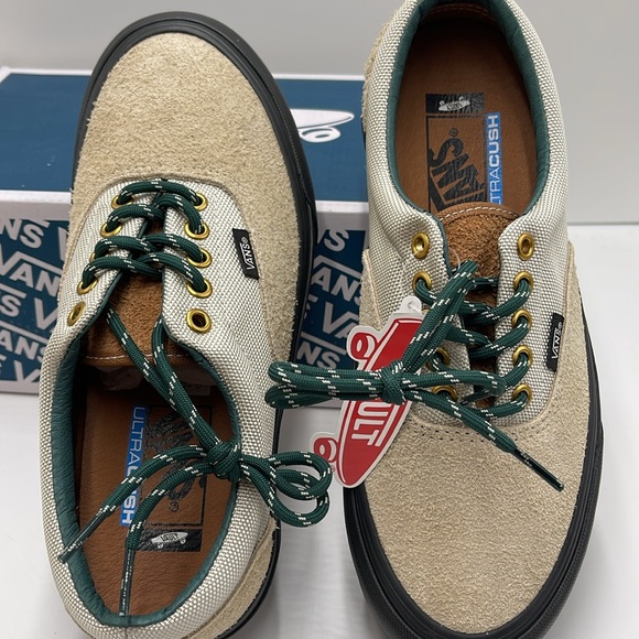 Vans Men’s Era VIt Lx
Hiker Bone White
VN0A4BNHBWQ
Sneakers - Picture 13 of 16